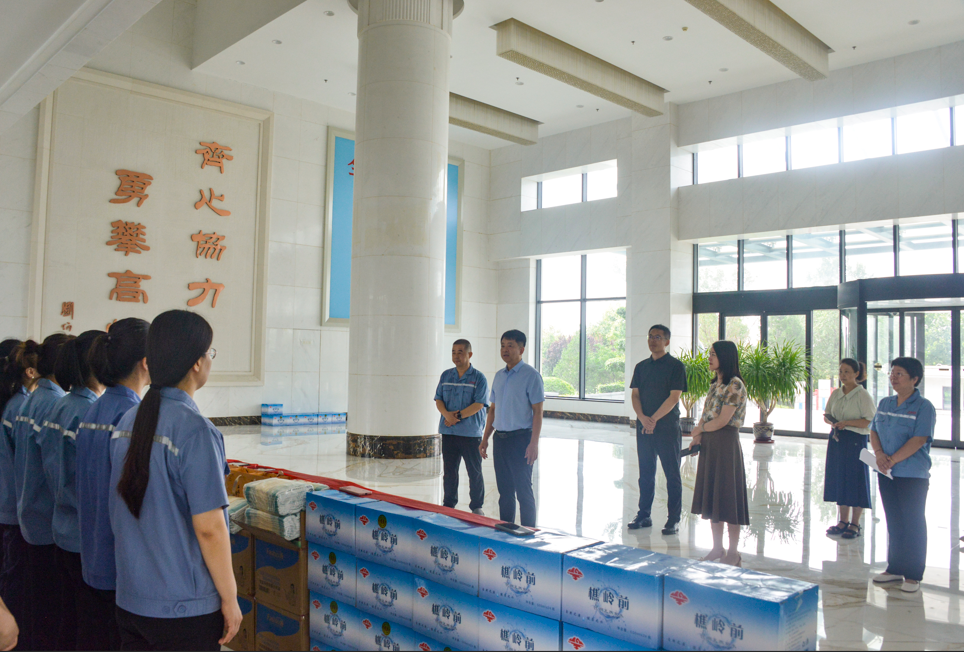臨淄區總工會到齊峰開展 “夏送清涼” 慰問活動